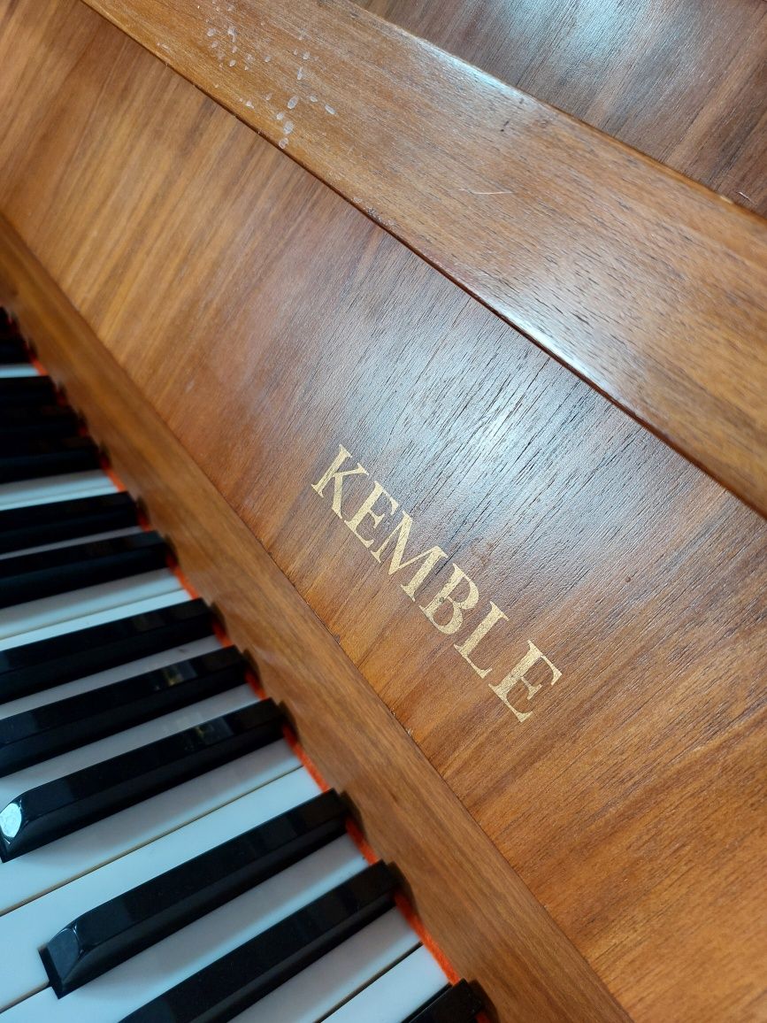 Pianina Kemble ( brand Yamaha)