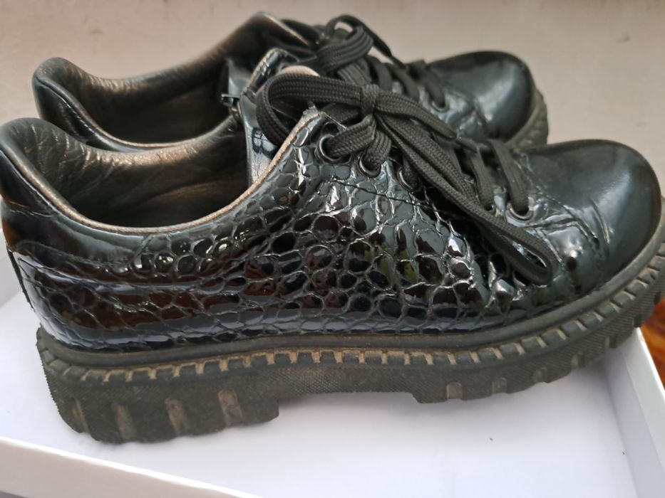 Продам обувь кожанный