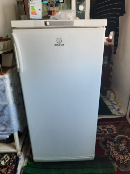 Холодильник Индесит сотилади