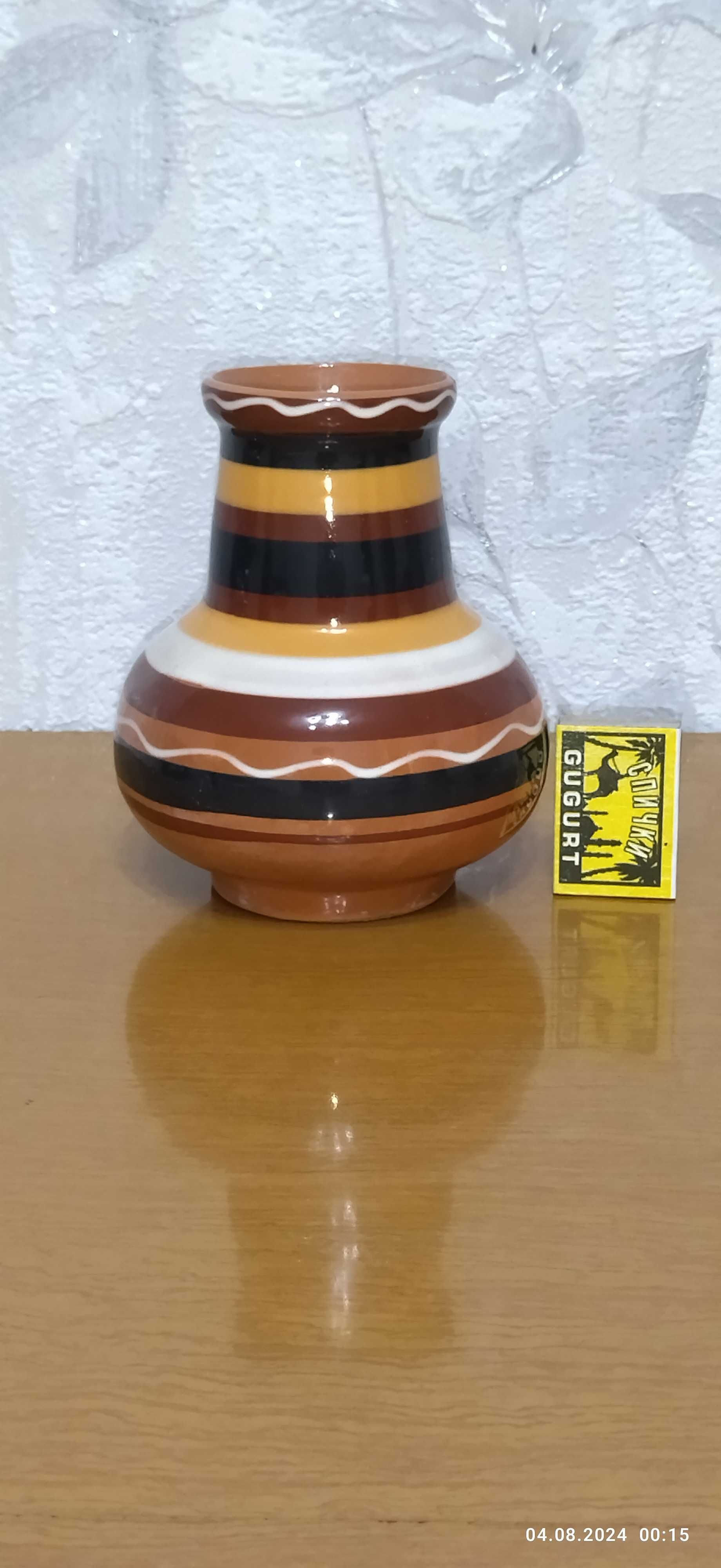 Керамическая ваза.