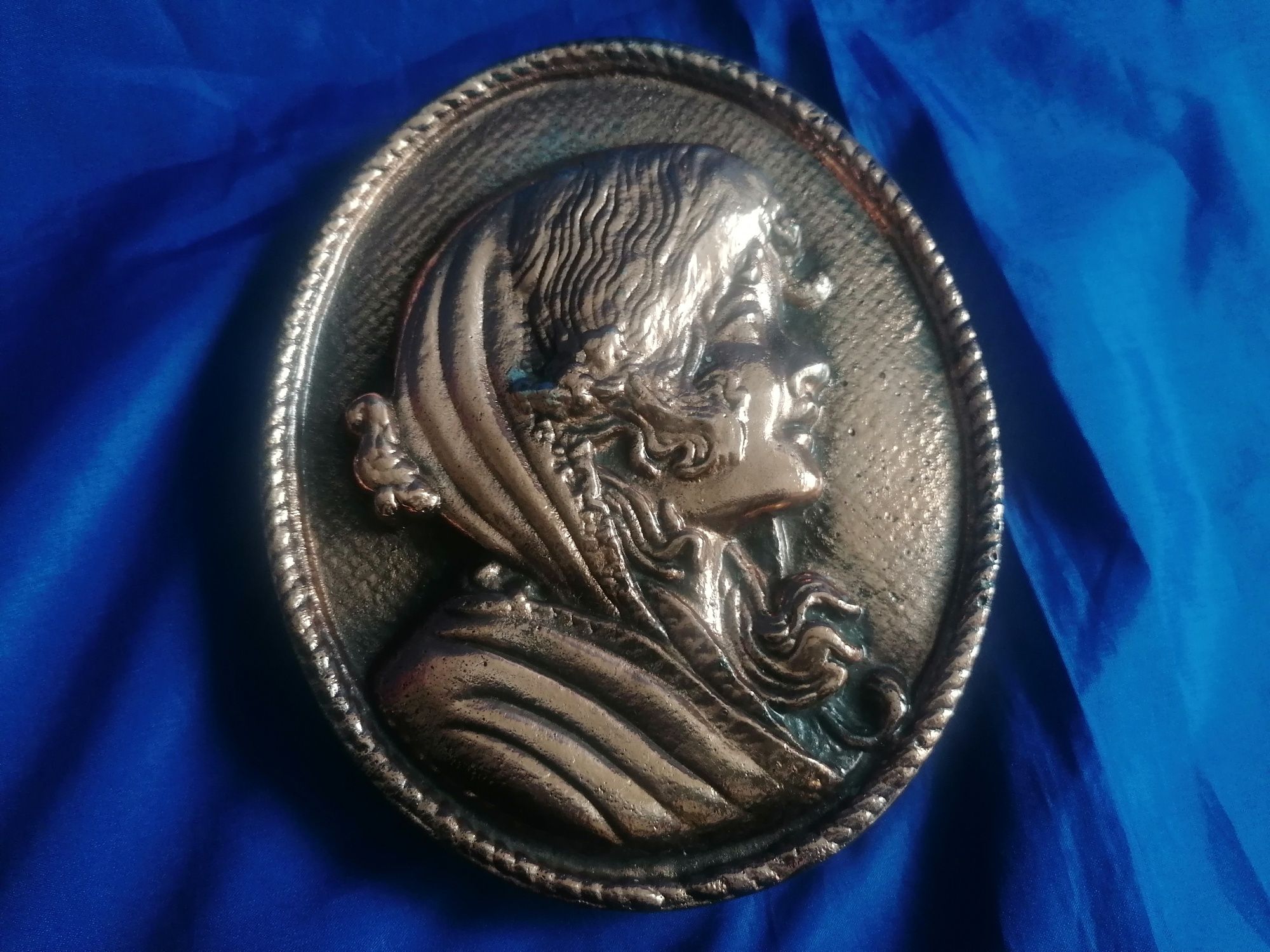 Aplica vintage basorelief bust femeie din metal cuprat