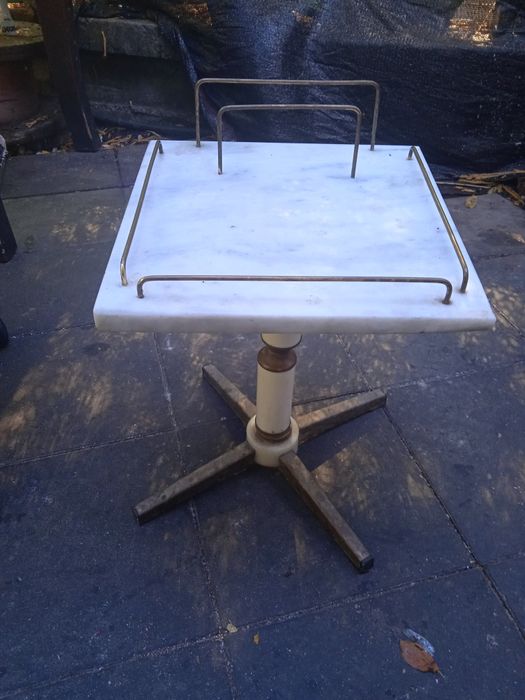 Ретро мрамор маса