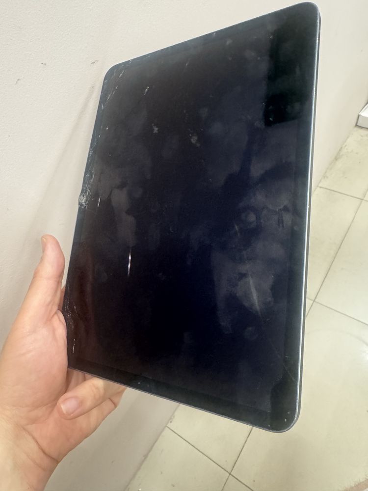 iPad Pro 11 A1980 заключен