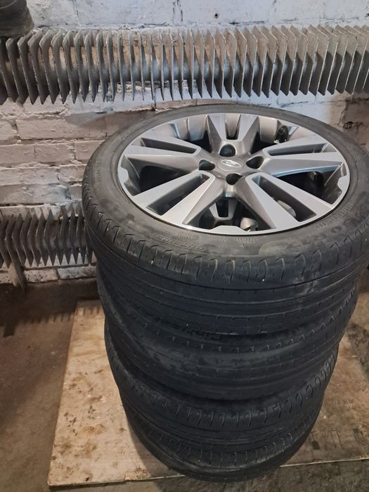 Продам диски с шинами от Лада Веста Кросс оригинал.