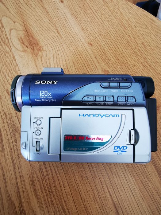 Камера Sony DCR-DVD 100E
