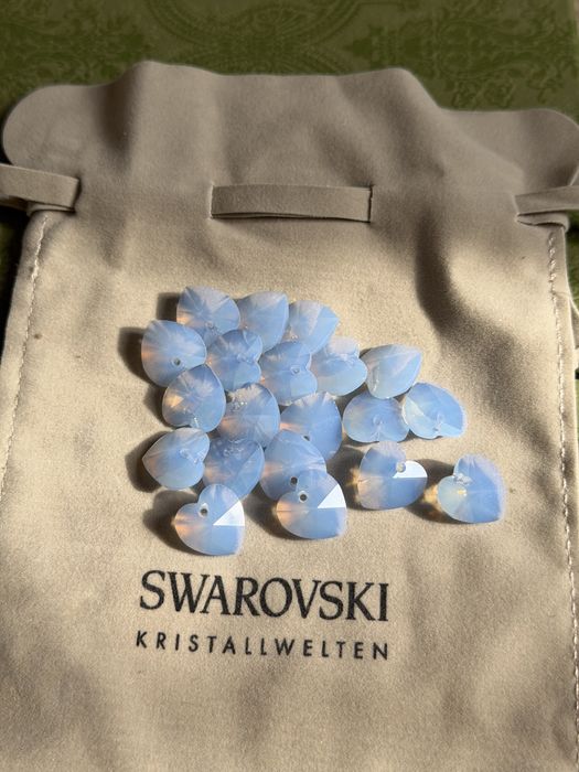 Бусы Swarovski привезены из Европы