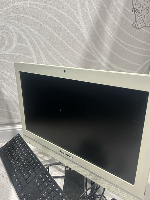 Моноблок Lenovo 560