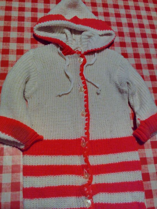 продавам стари детски дрехи всяла по 3 лв.