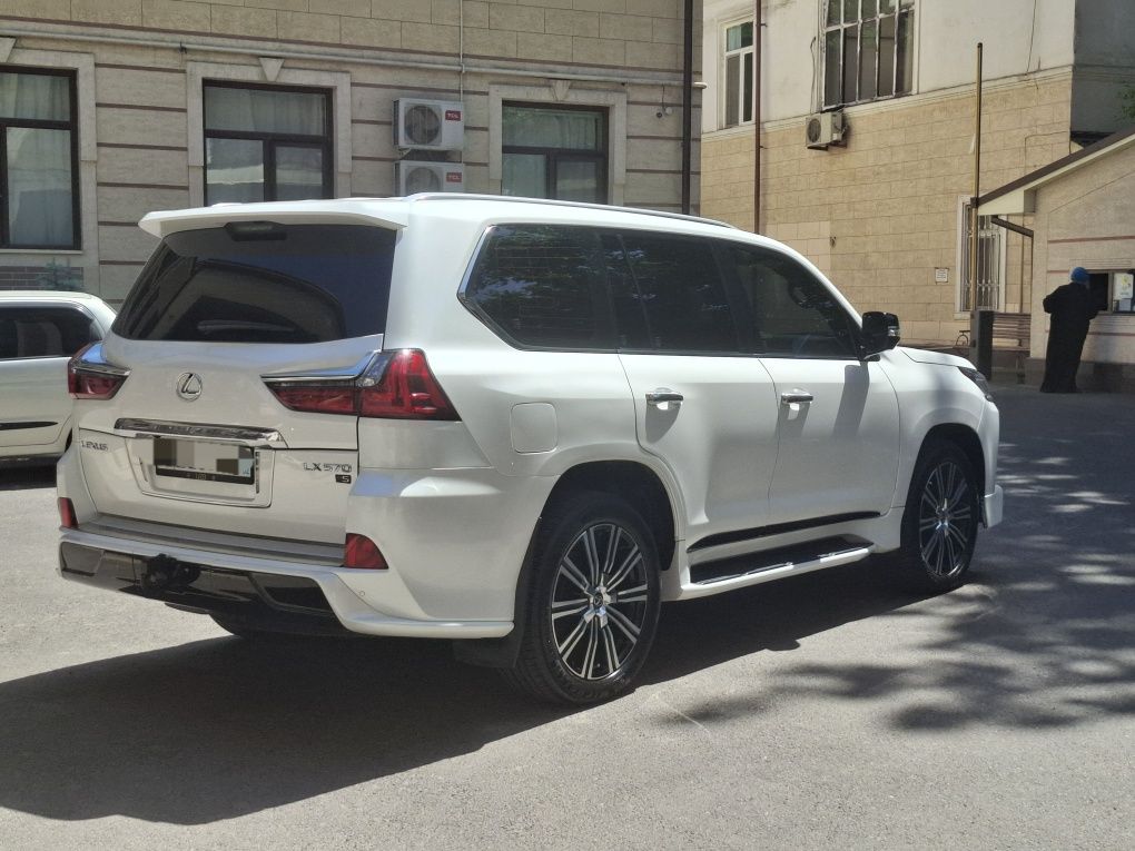 Lexus LX 570   СУПЕР. СПОРТ Нахтга. сотилади.