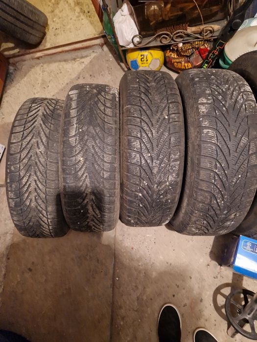 Vând cauciucuri de iarna