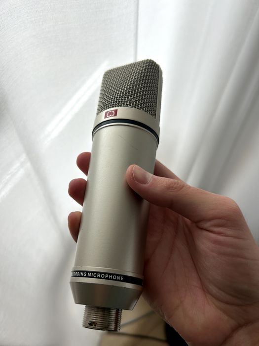 Neumann U87 РЕПЛИКА (добър звук)