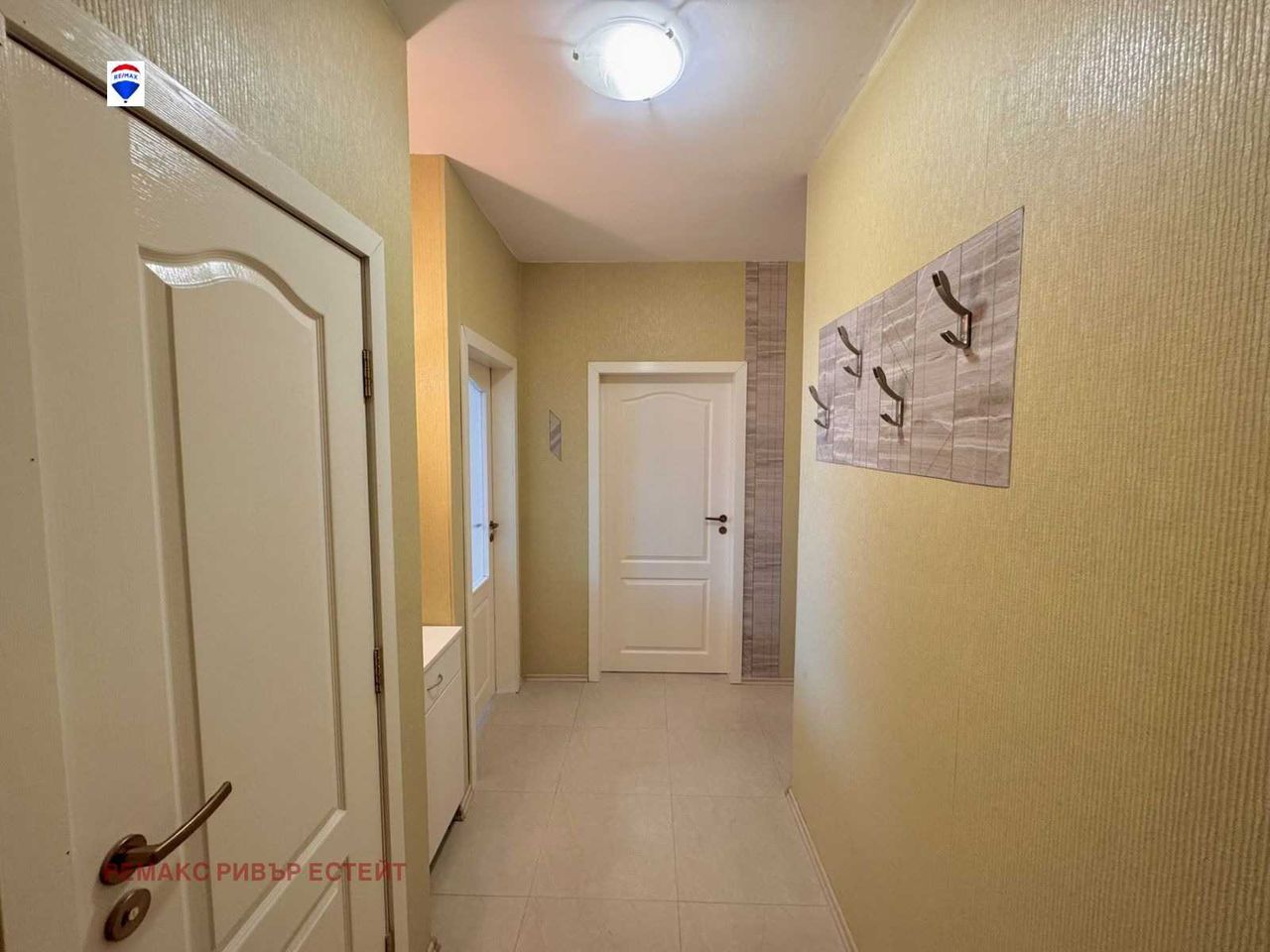 Дава се под наем Тристаен апартамент в Русе, Център - 100 кв.м за 510 € - Снимка #8