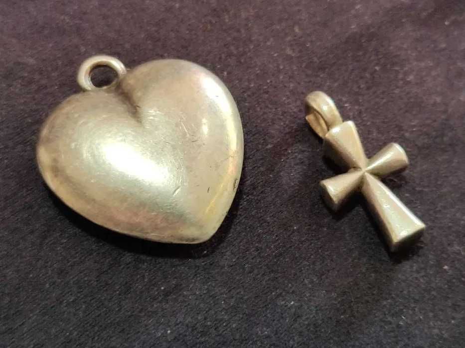Продавам ръчно изработени сребърно сърце и кръст 925 / 27,30гр