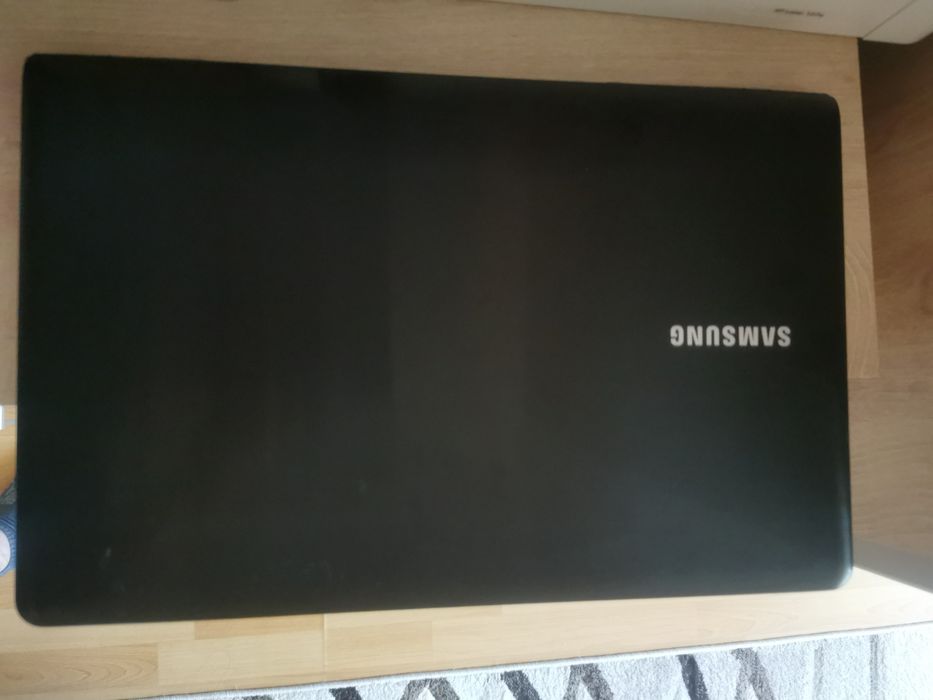 Лаптоп Самсунг Samsung 17 inch 17 инча