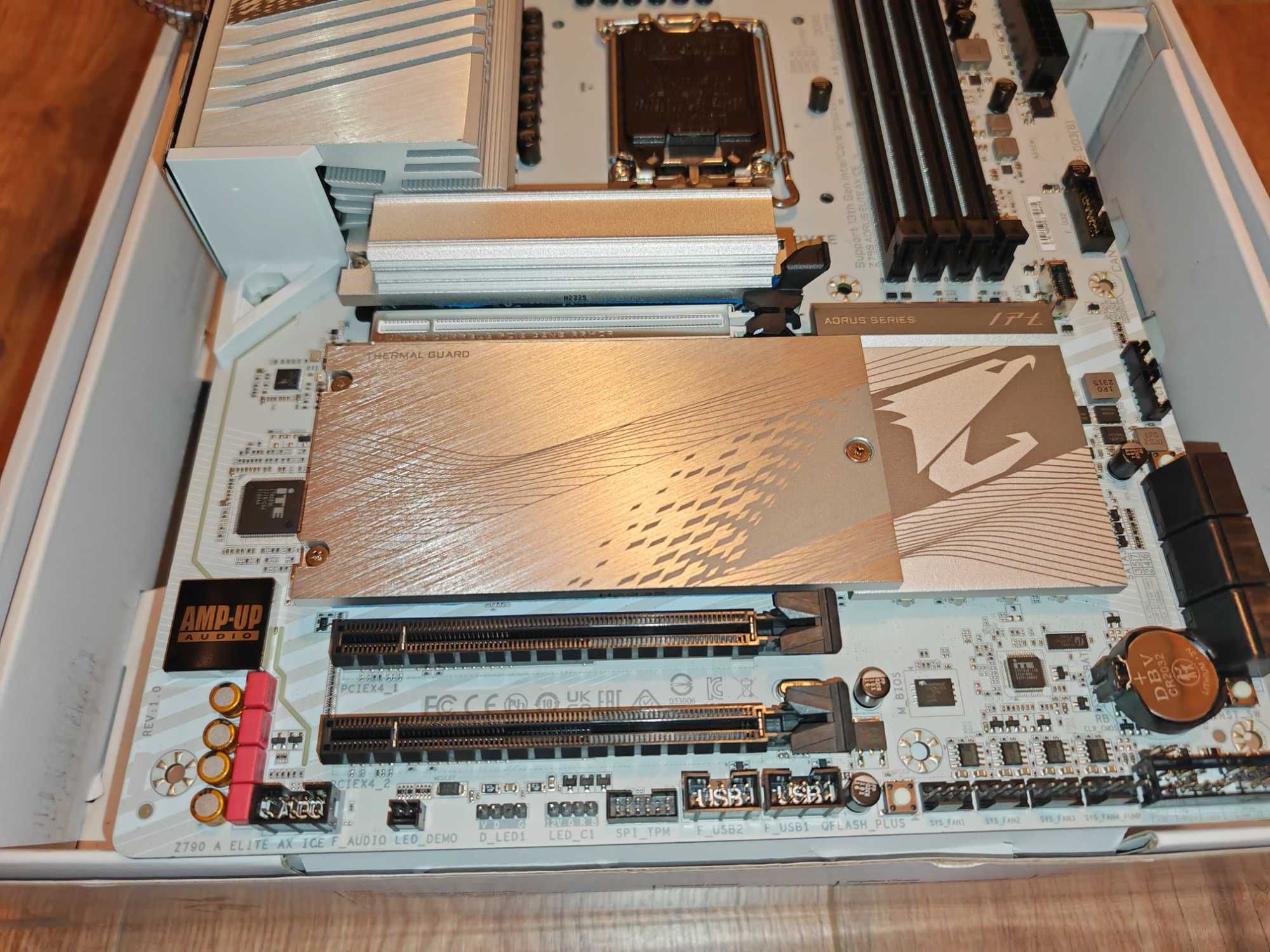 НОВИ ! GIGABYTE Z790 AORUS Elite AX ICE + Intel i5-14600K 14 Cores