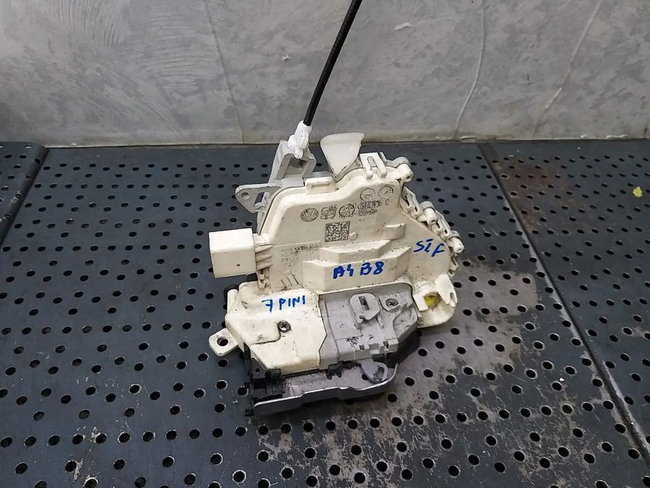 Broasca usa stanga fata audi a4 b8 8k 8j1837015c