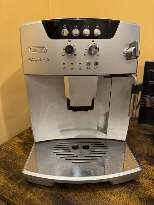 Кафе машина Delonghi Magnifica ESAM 04.110 ECO
