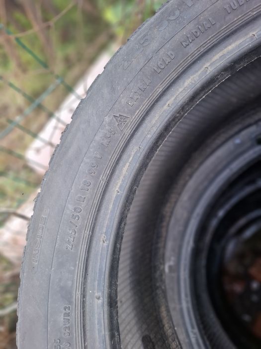 Vand 2 sau 4 anvelope 225 50 18 continental ranflet de iarna bune