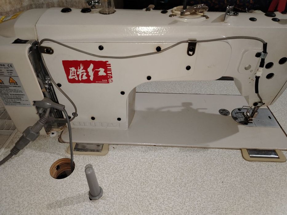 Tikuv mashinasi (JUITA) yangidek, juda kam ishlatilgan.