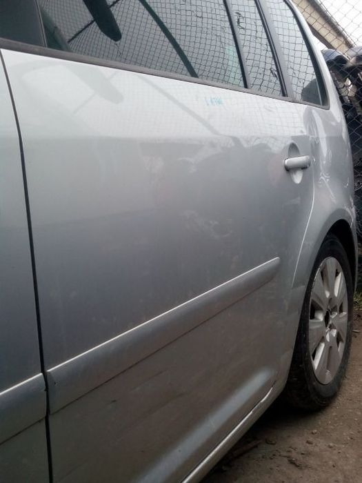 Usa / Portiera Stanga Spate VW Touran 2003 - 2007 Cod Culoare: LA7W