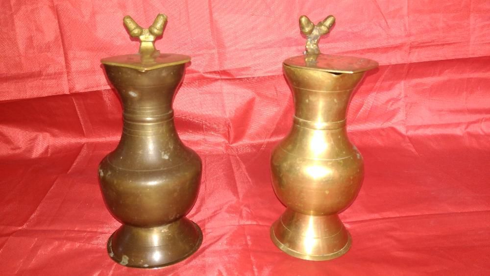 Vand set 2 mini-carafe vechi din bronz masiv