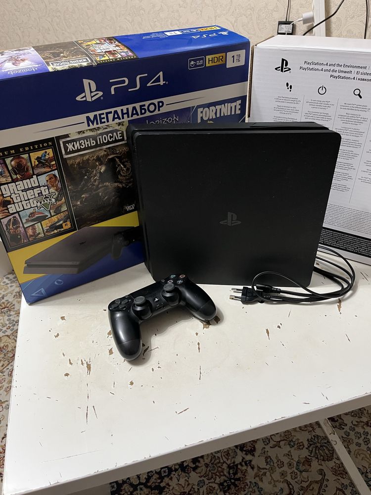 Playstation 4 slim