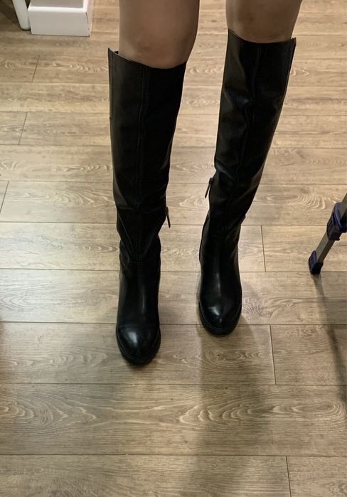 Продам зимние женские сапоги Basconi