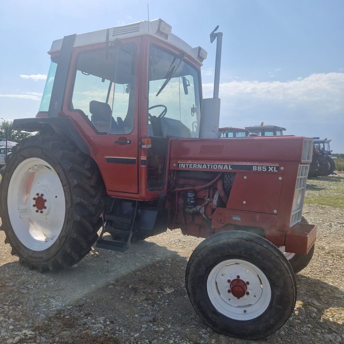International 885