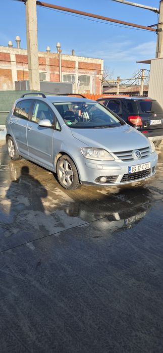 Vând Golf 5 Plus