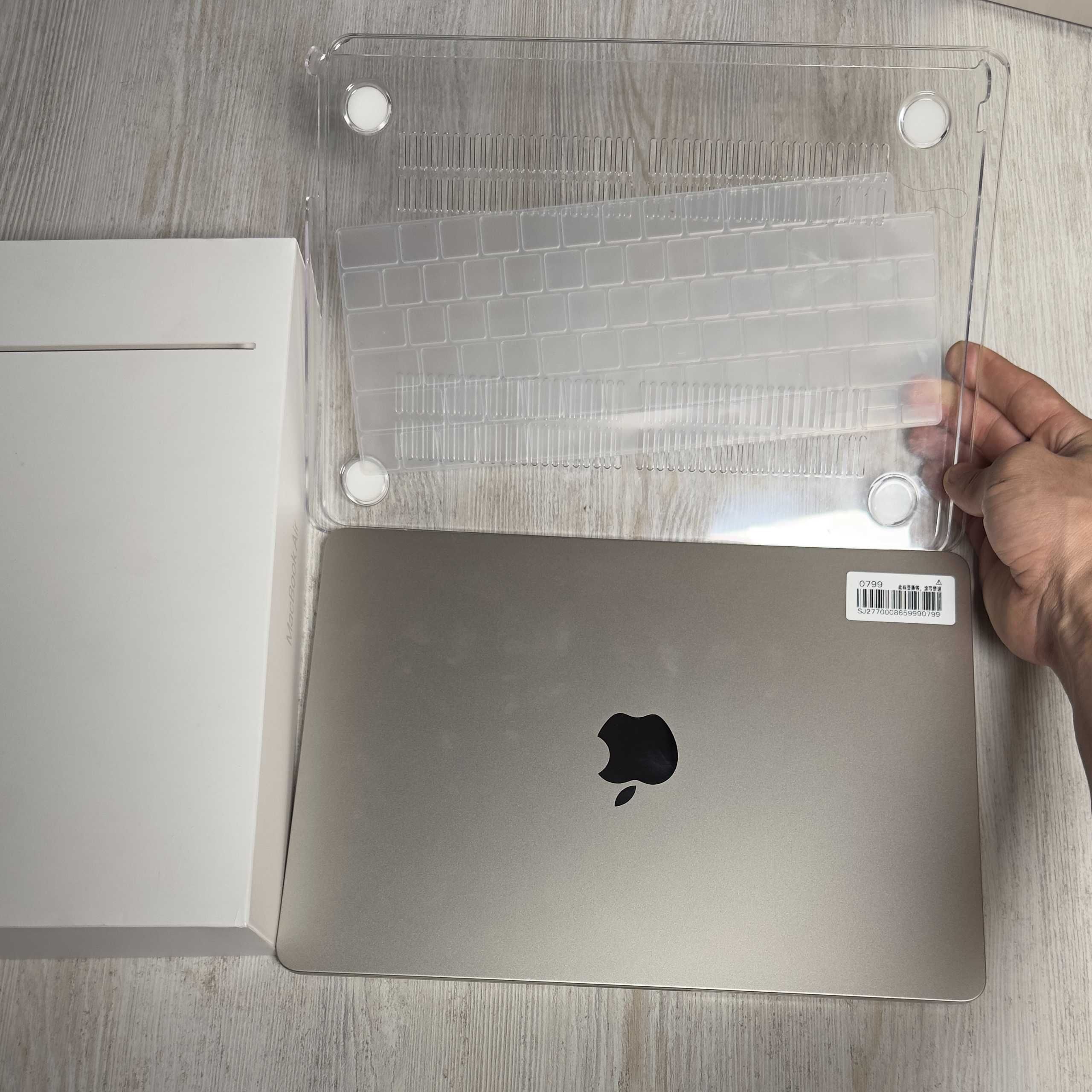 MacBook Air 13.3, 2022 M2 Full box, 8/256 GB, yomk 100% - Chehol bonus
