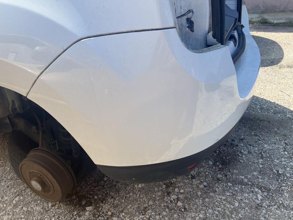 Задна броня за  DACIA DUSTER 1.5dci disel 2013 година бяла оригинална