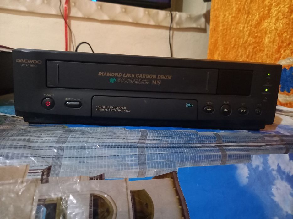 Видеомагнитафон сотилади