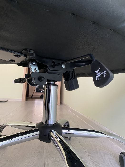 Президентски офис стол Carmen 6506-1 черен LUX