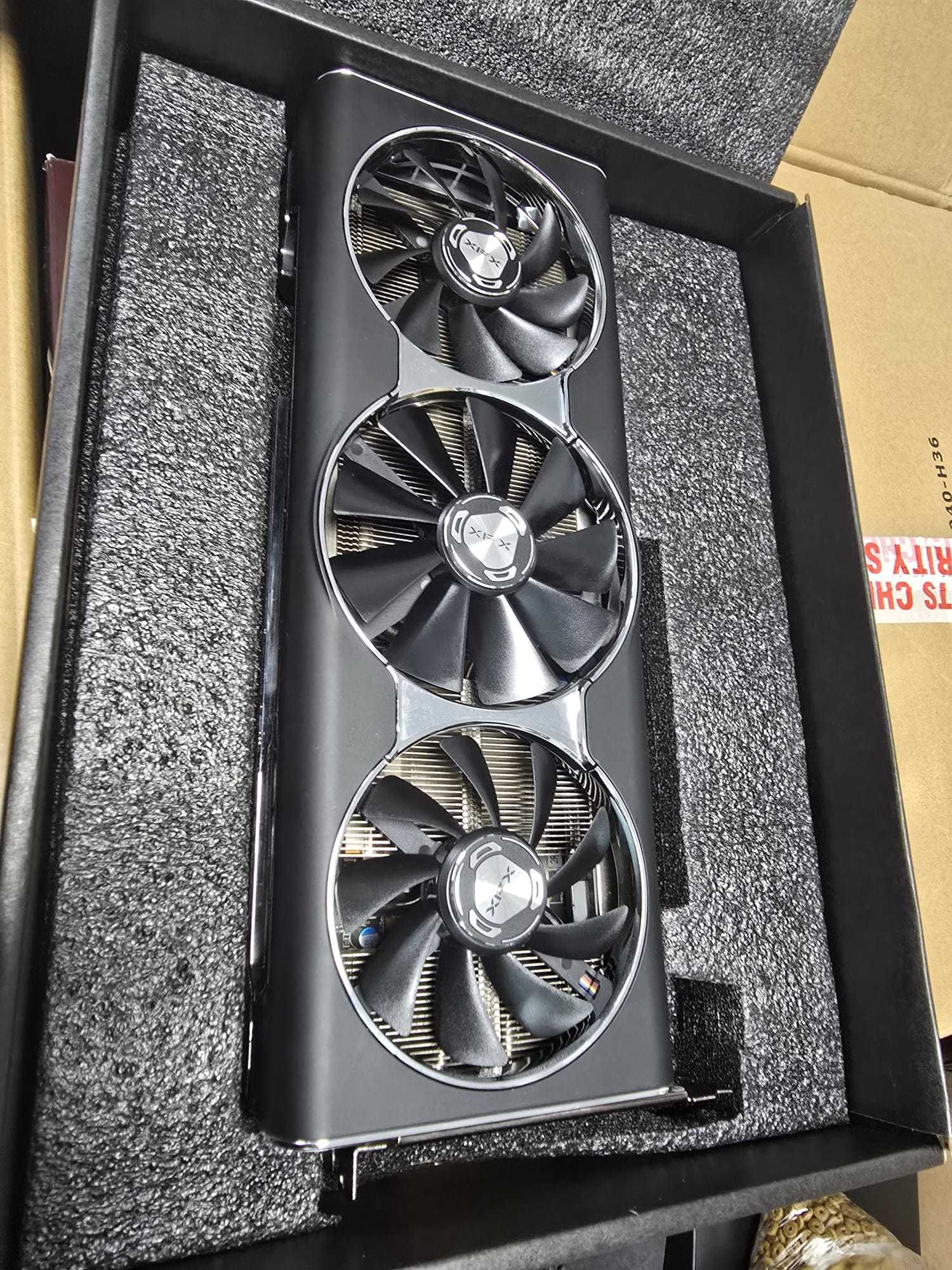 Placa video XFX Radeon RX 5700 XT, 8GB GDDR6, 256-bit , ca noua
