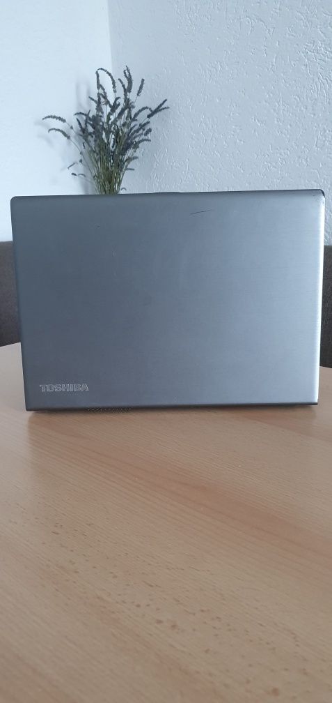 Laptop Toshiba i5, 8GB RAM