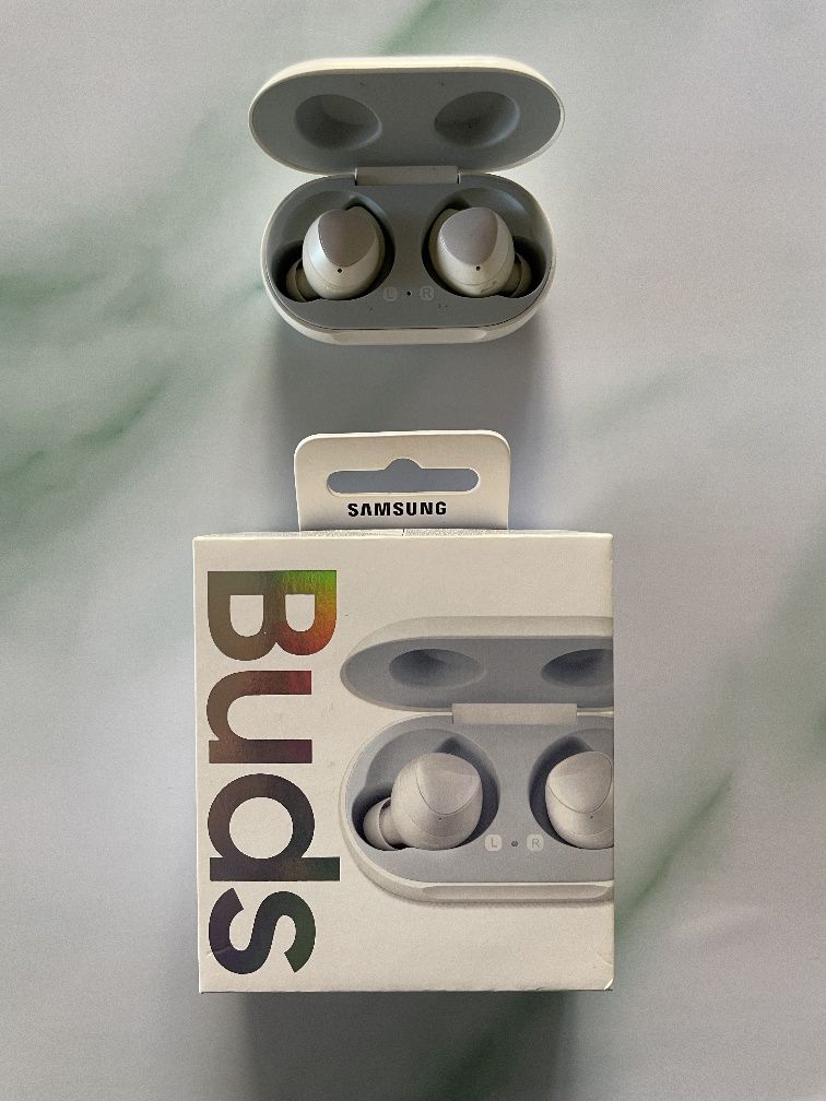 Samsung S20 FE вместе с Galaxy Buds