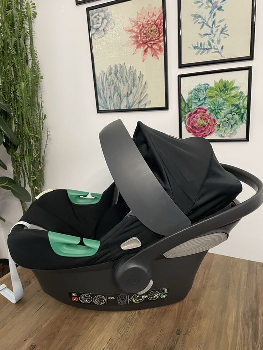 Scoica Cybex Aton S2 iSize + baza isofix Base One in stare foarte buna