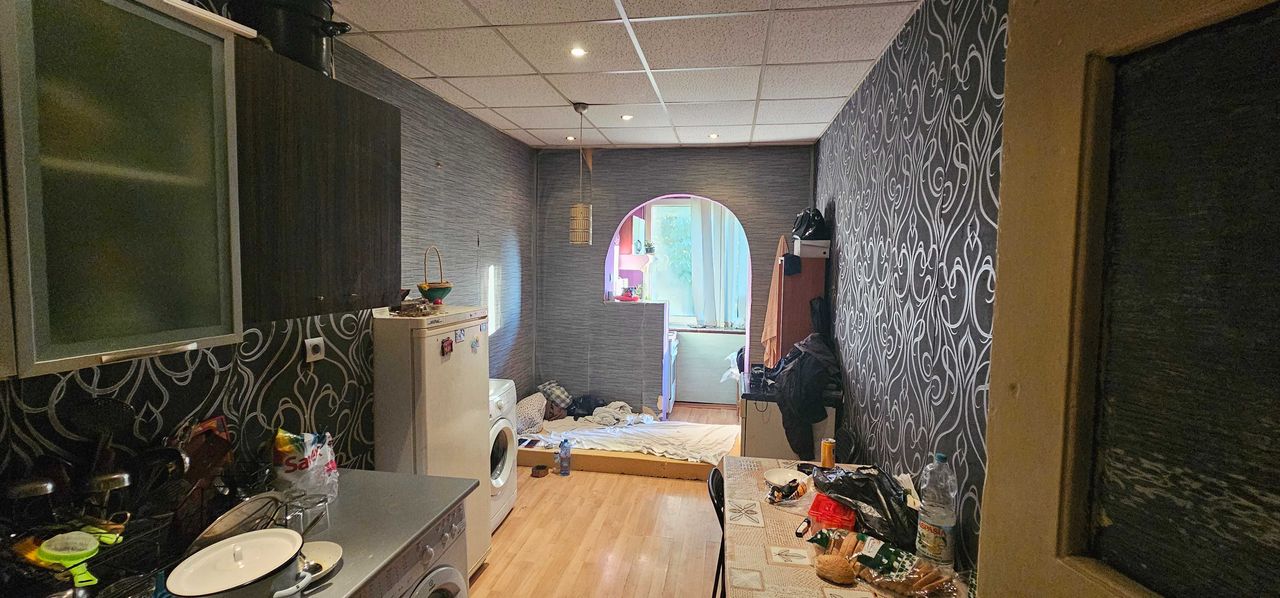Продава се Двустаен апартамент в Перник, Изток - 68 кв.м за 1050 €/кв.м - Снимка #2