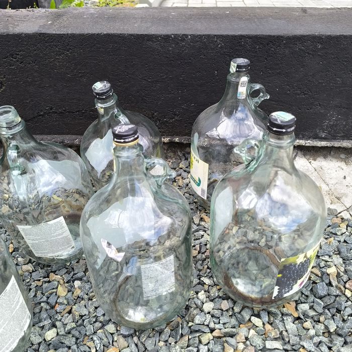 Бутылки винные 5 литров