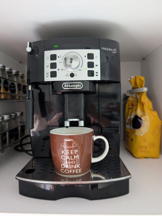 Aparat de făcut cafea Delonghi MagnificaS