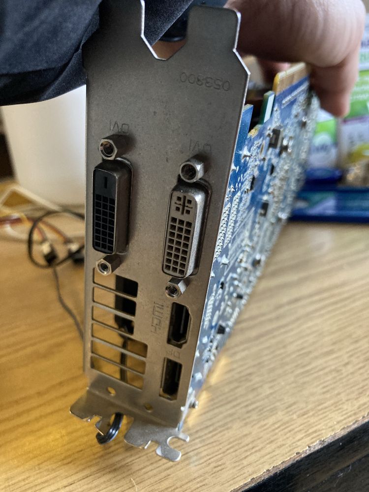 Видеокарта Gigabyte GTX 960 2gb & Radeon HD7950 3gb