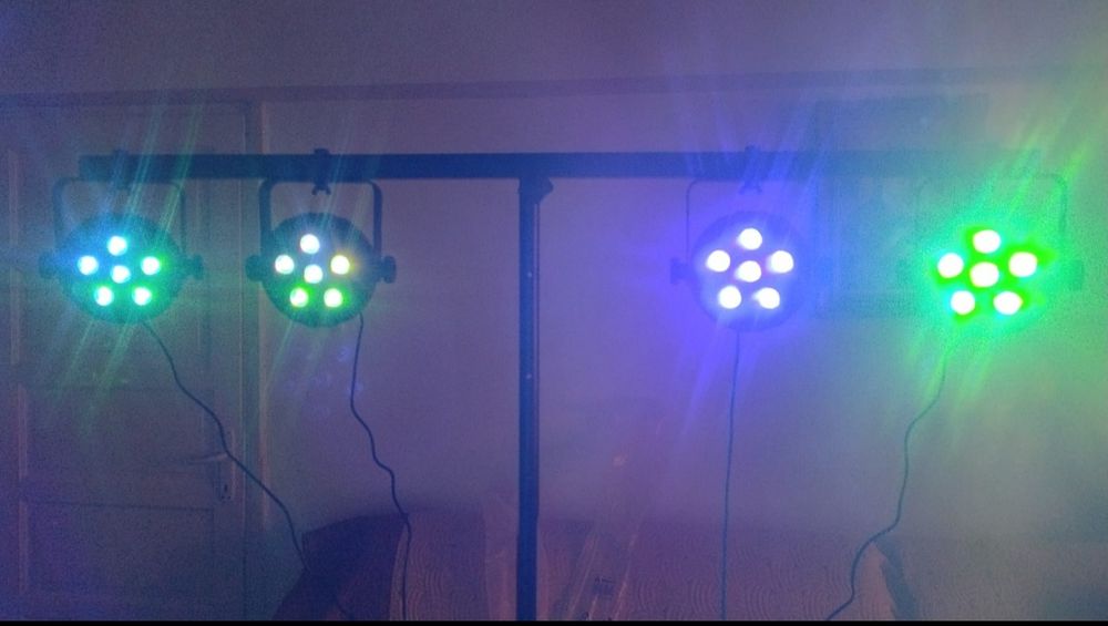 Vând 2 stative de lumini Fun Generation Light Stand