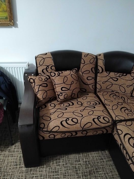 Vând canapea extensibilă în stare bună de funcționare