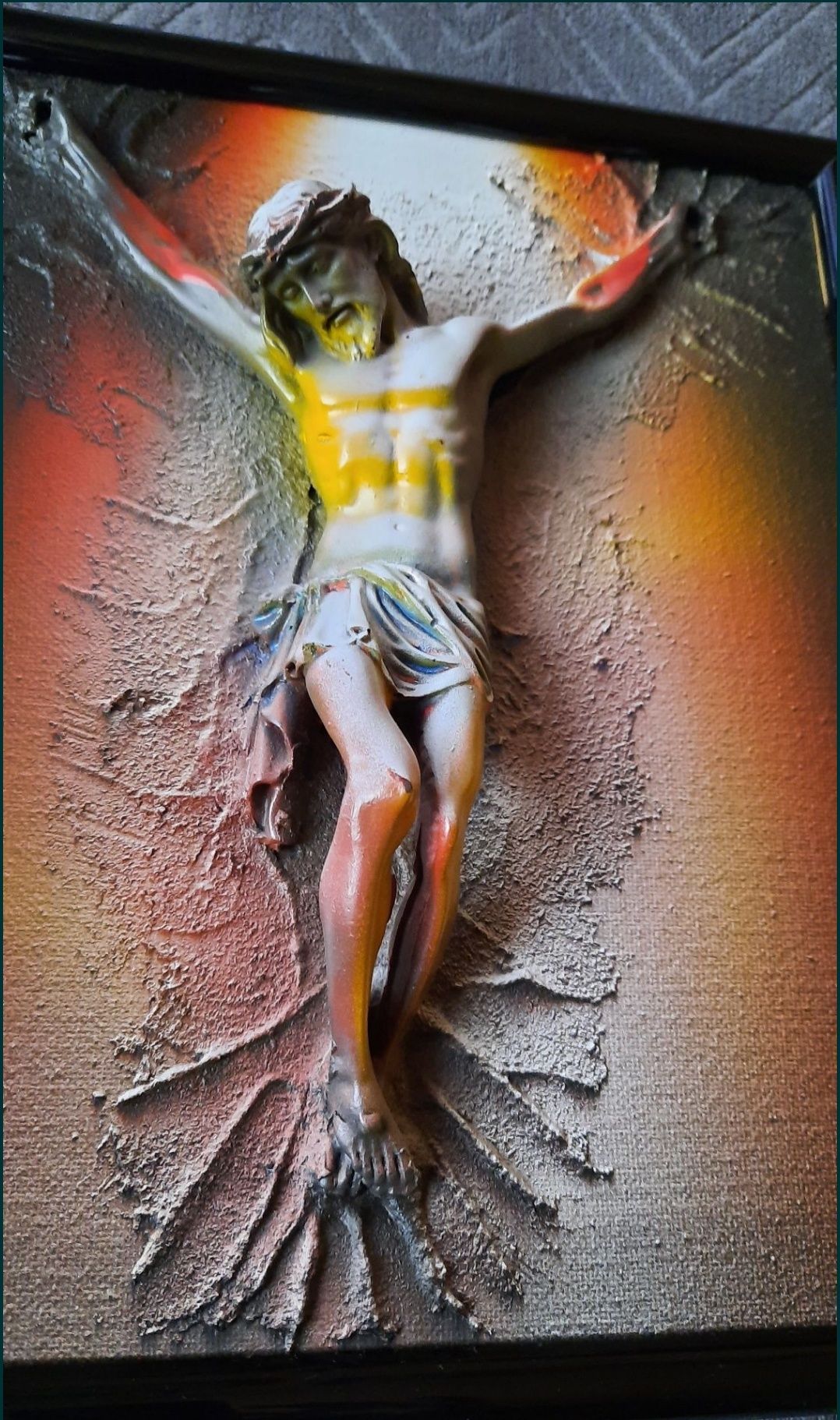 Crucifix inedit(Iisus aplicat pe panza pictata)
