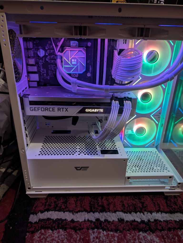Garanție ‼️ PC Gaming full White i5 gen12/ RTX3070/32Gb ddr5/SSD 2TB !