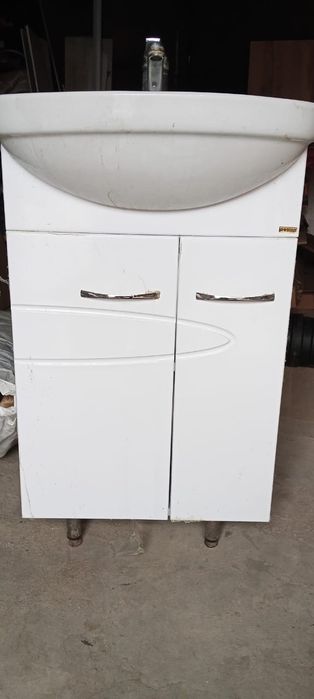 Продам раковину с тумбой