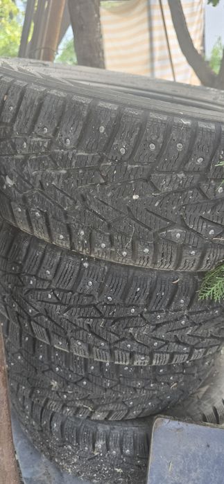 Продам зимнюю шипованную резину Нокиан