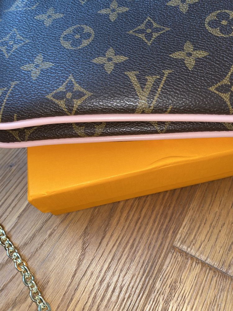 Louise Vuitton Дамска чанта със синджир и две прегради