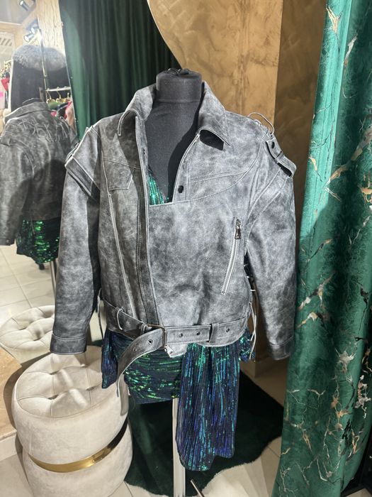 Vand Geaca din piele naturala cea mai buna calitate la 1200 lei