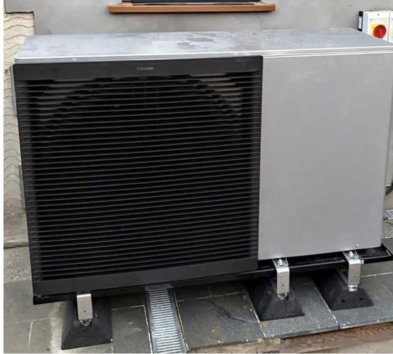 Daikin Altherma Термопомпа 14kW Mоноблок 3M EDLA14DA3V3 С бойлер 300л